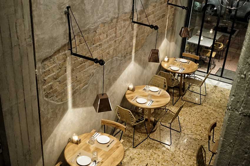 Santa-Pasta Bar Restaurants Interior Design