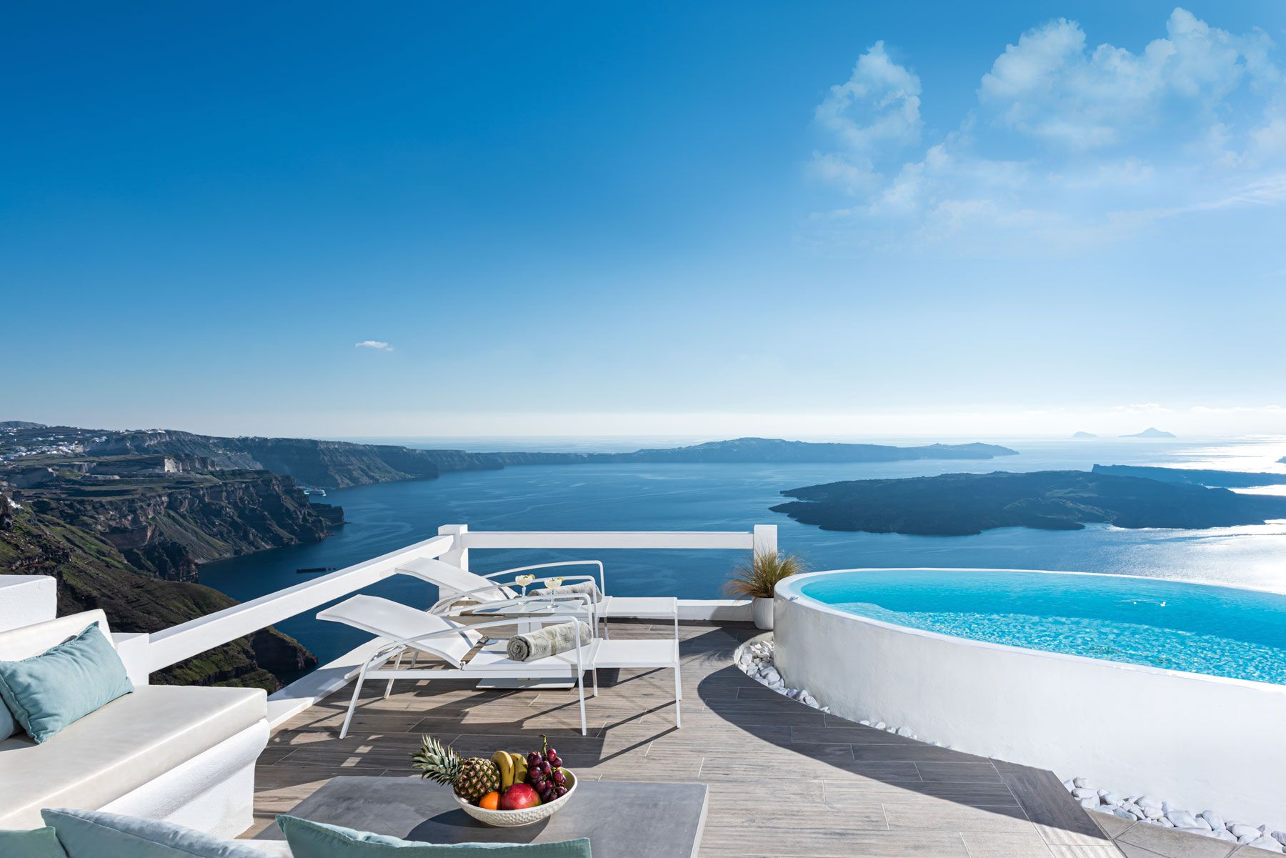 Aqua luxury suites Σουίτες στην Σαντορίνη Ημεροβίγλι, Εσωτερικός & Αρχιτεκτονικός σχεδιασμός πολυτελών σουιτών με ιδιωτική πισίνα