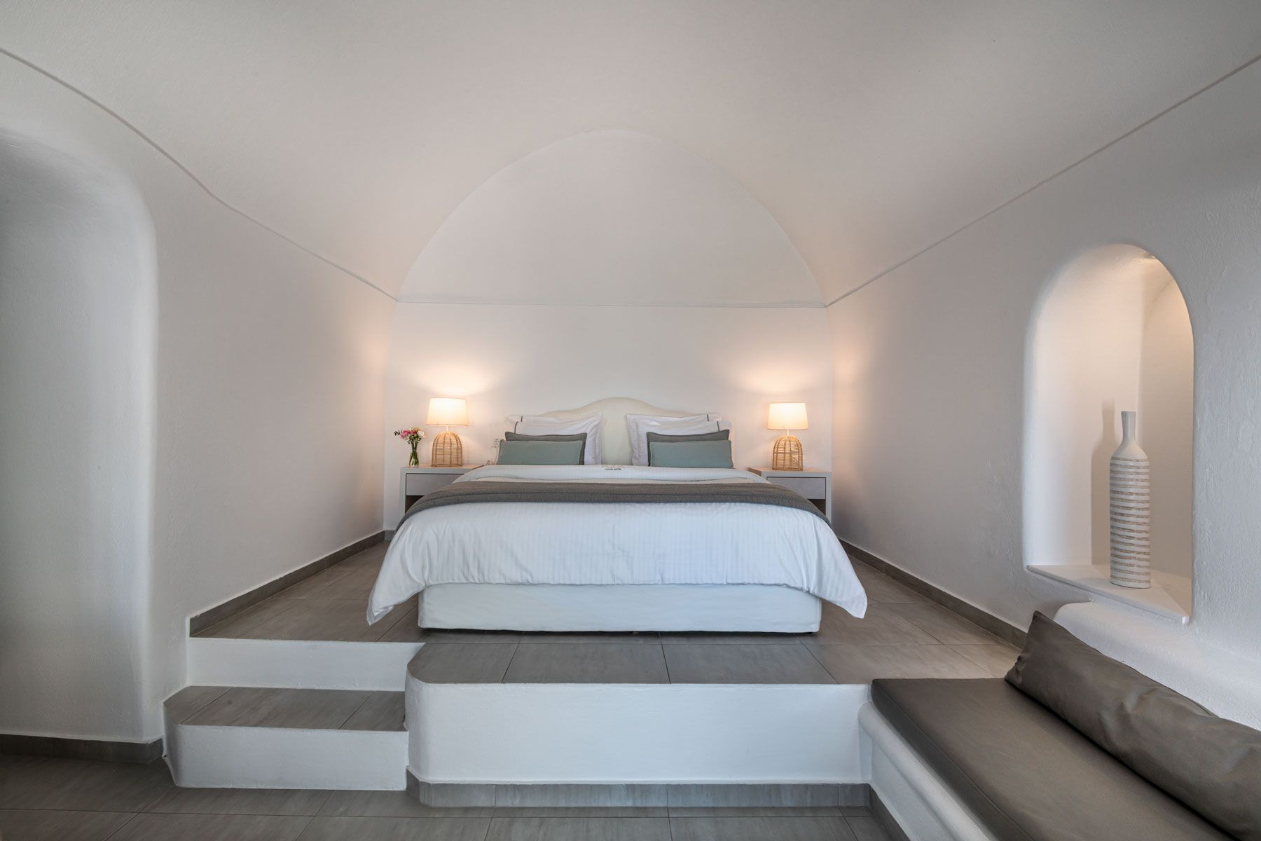Aqua luxury suites Σουίτες στην Σαντορίνη Ημεροβίγλι, Εσωτερικός & Αρχιτεκτονικός σχεδιασμός πολυτελών σουιτών με ιδιωτική πισίν